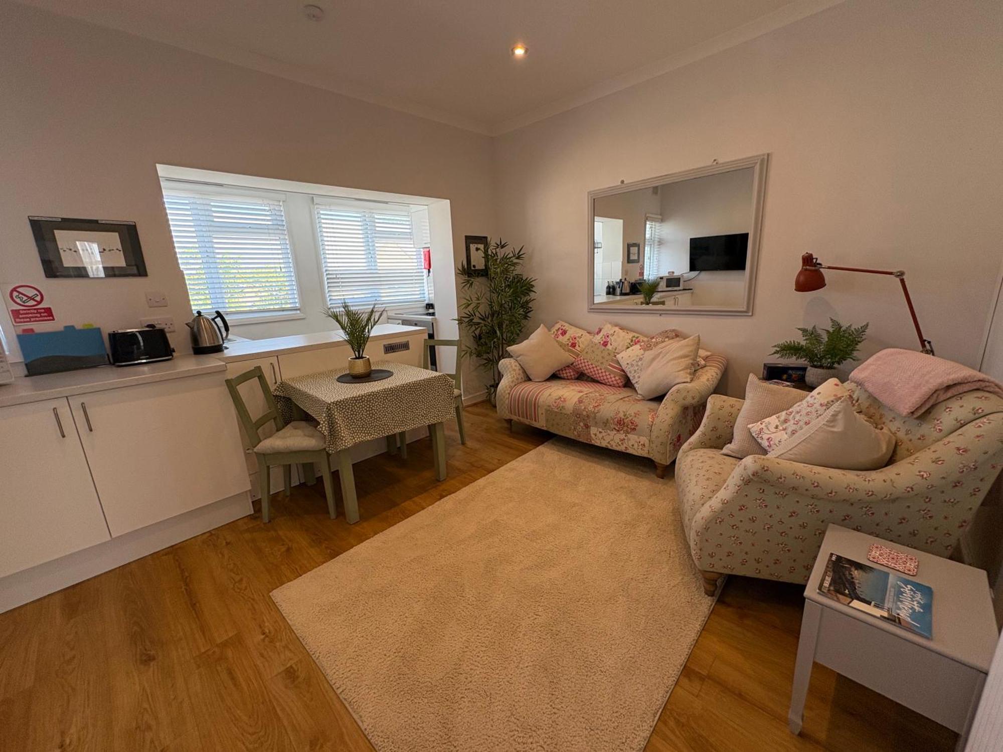 Flat In The Heart Of Leigh On Sea Less Than 2 Miles From The Beach Southend-on-Sea Eksteriør billede